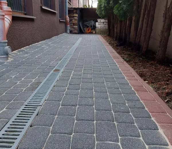 Po czyszczeniu i uzupełnieniu szczelin piaskiem kwarcowym Bydgoszcz